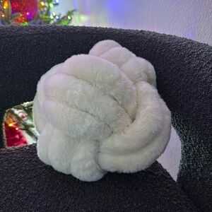 Lola Mini Knotty Pillow